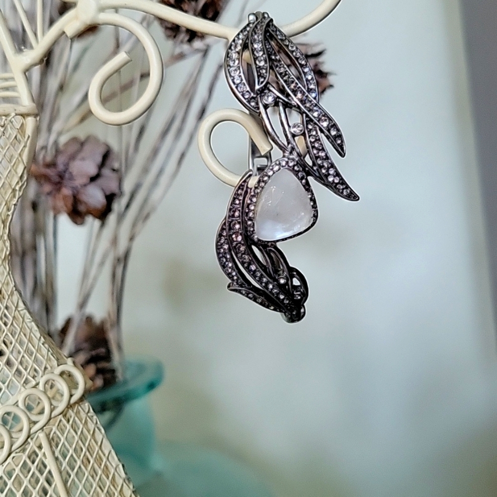 CHLOE & ISABEL CRYSTAL FEATHER BRACELET